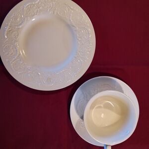 Wedgwood Cream Dinnerware Set with Elegant Design